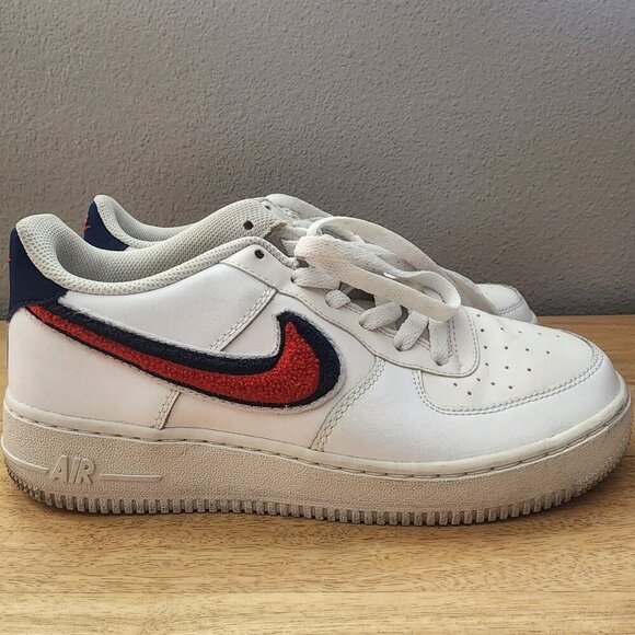 Nike Air Force 1 Chenille Red White Blue Swoosh 823511-106 Youth Size 6.5Y - Picture 1 of 12